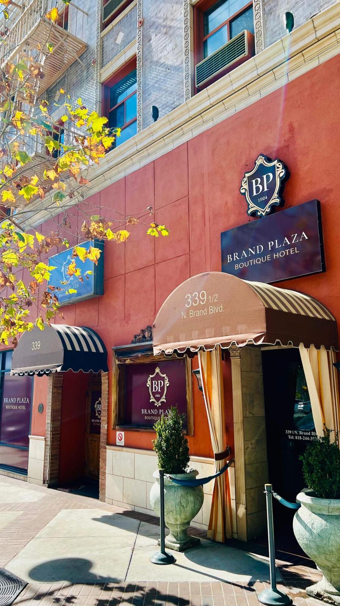 Brand Plaza Hotel Γκλέντεϊλ Εξωτερικό φωτογραφία