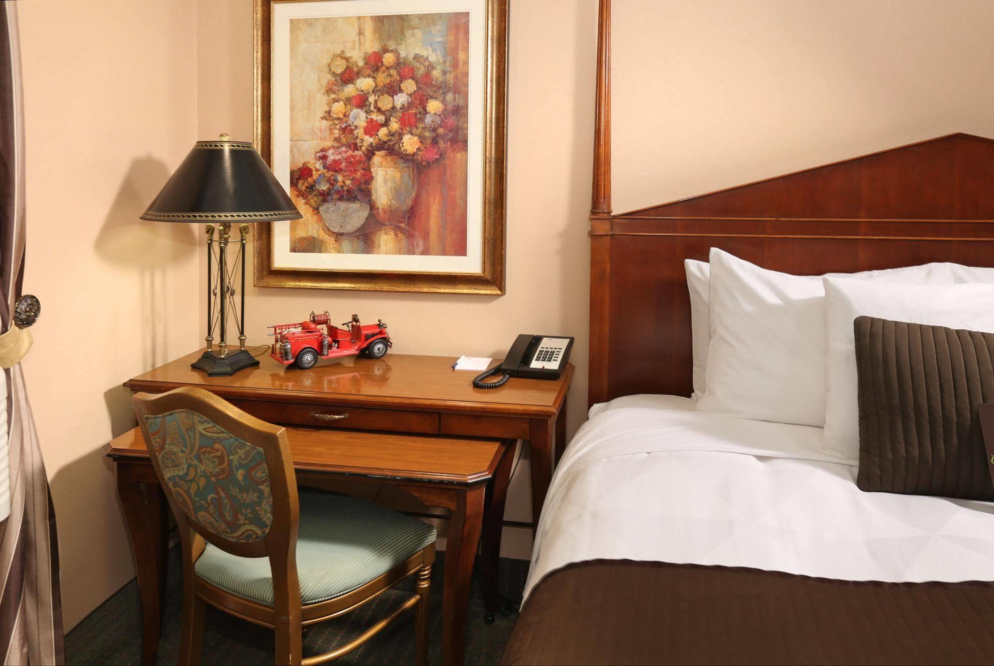 Brand Plaza Hotel Γκλέντεϊλ Εξωτερικό φωτογραφία